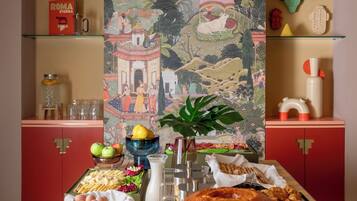 Bữa sáng buffet hàng ngày (10 EUR/mỗi người)