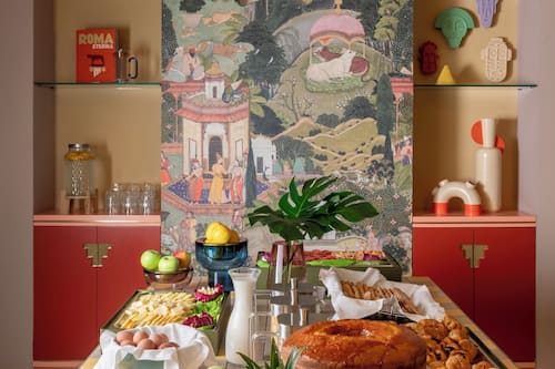 Daily buffet breakfast for a fee