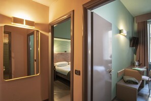 2 Camere Matrimoniali Comunicanti | Hochwertige Bettwaren, Minibar, Zimmersafe, Schreibtisch