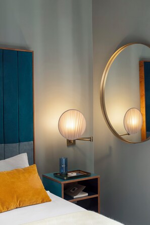 Kamar Double atau Twin Superior | Seprai premium, minibar, brankas, dan meja kerja