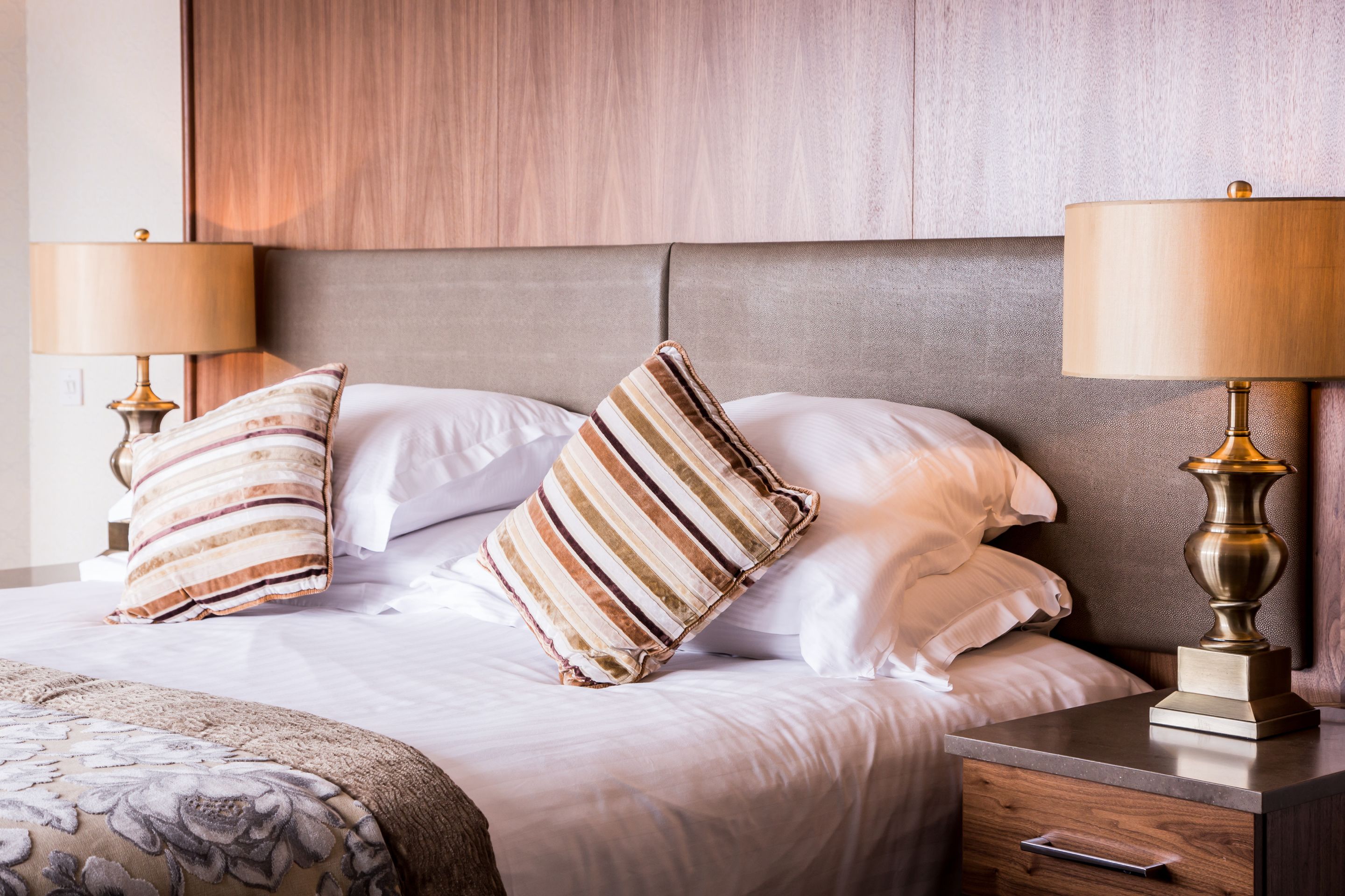 Junior Suite, 1 King Bed | In-room safe, blackout curtains, iron/ironing board