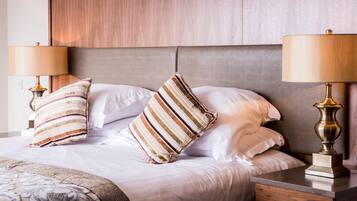 Junior Suite, 1 King Bed | In-room safe, blackout curtains, iron/ironing board