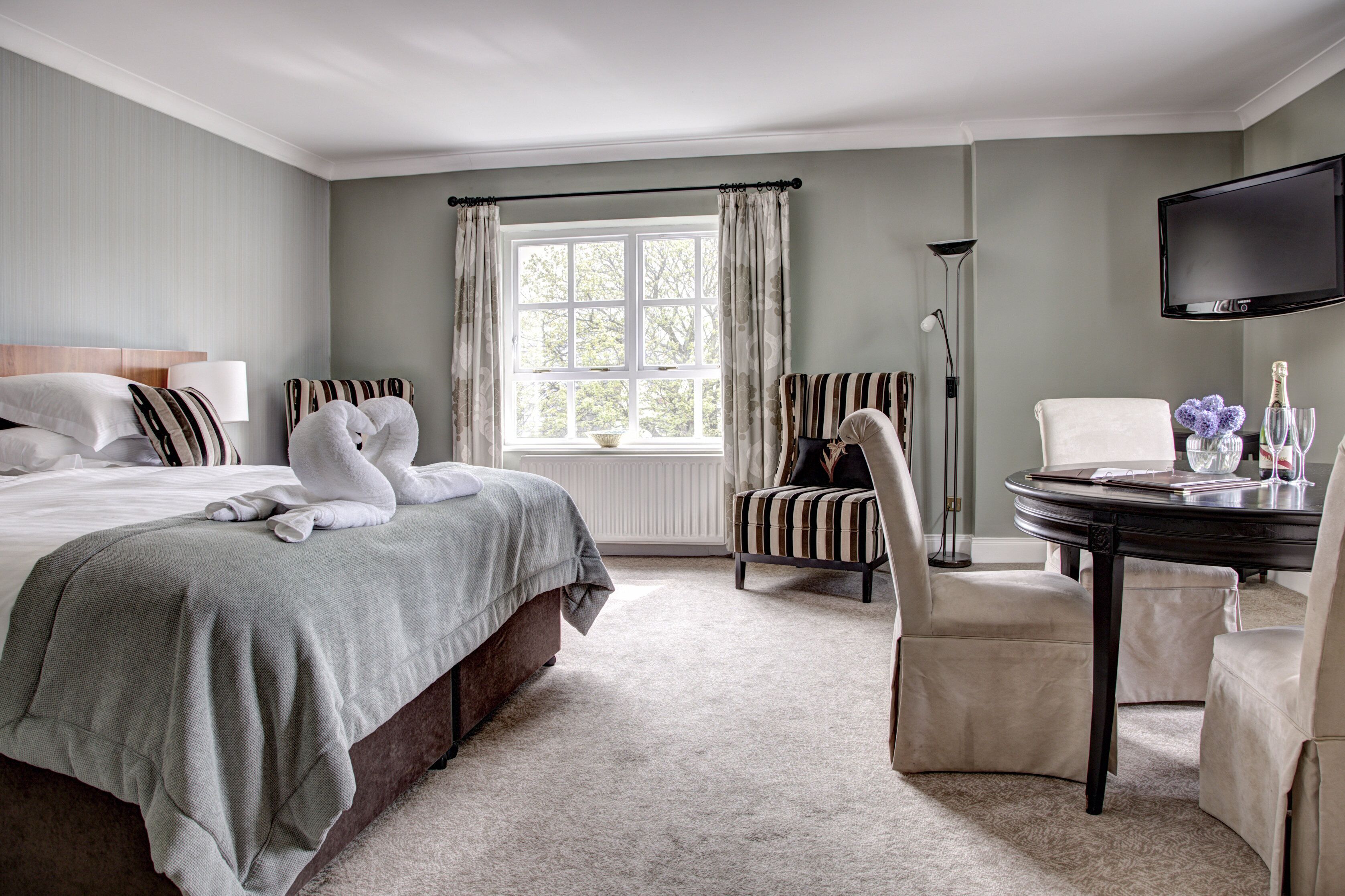 junior suite, 1 king bed | in-room safe, blackout curtains, iron/ironing board