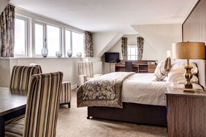 Junior Suite, 1 King Bed | In-room safe, blackout drapes, iron/ironing board