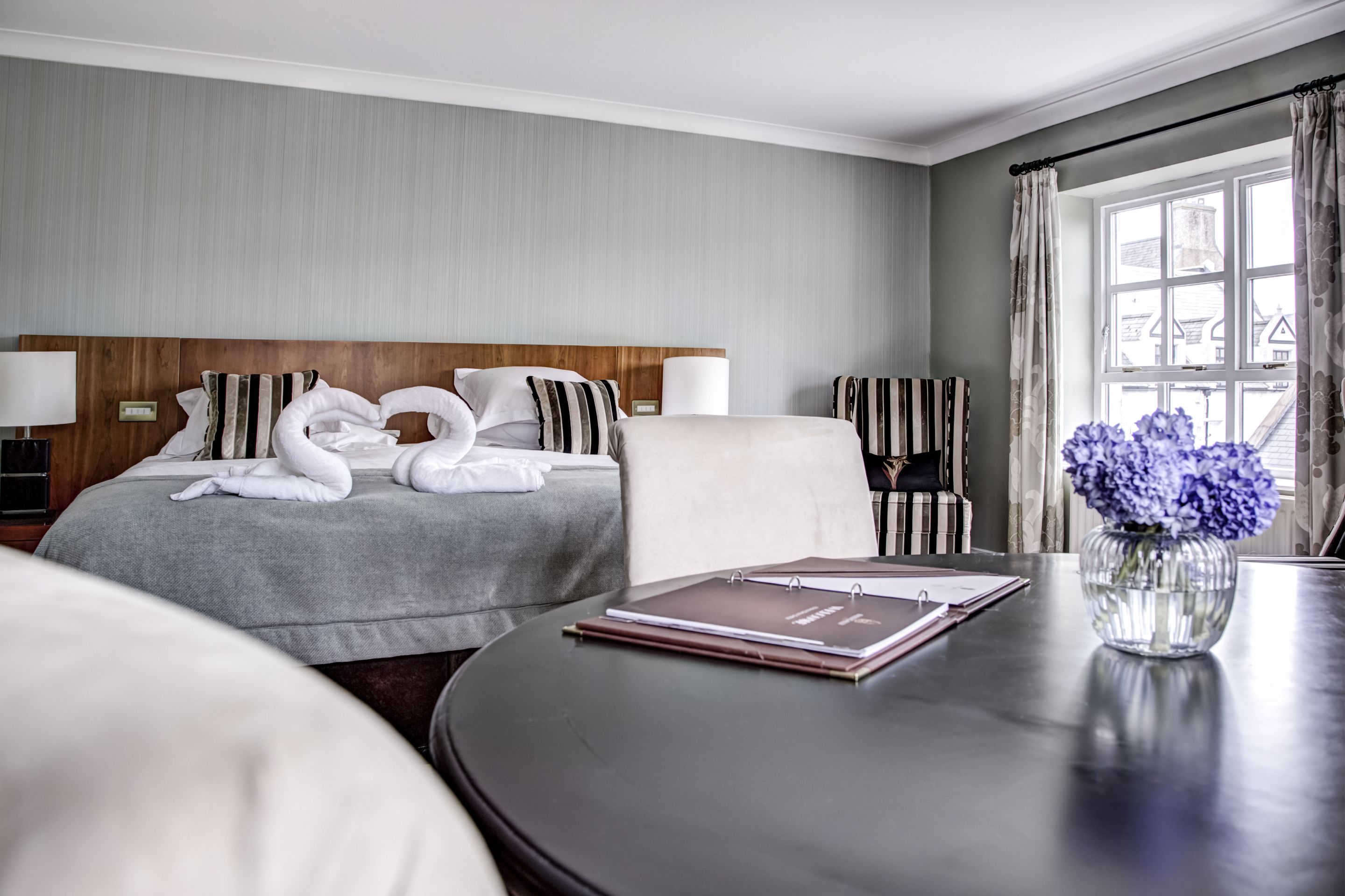 junior suite, 1 king bed | in-room safe, blackout curtains, iron/ironing board