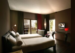 Standard Room, 2 Single Beds | Premium bedding, minibar, in-room safe, desk