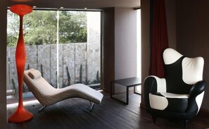 Suite, 1 King Bed | Living room | Plasma TV