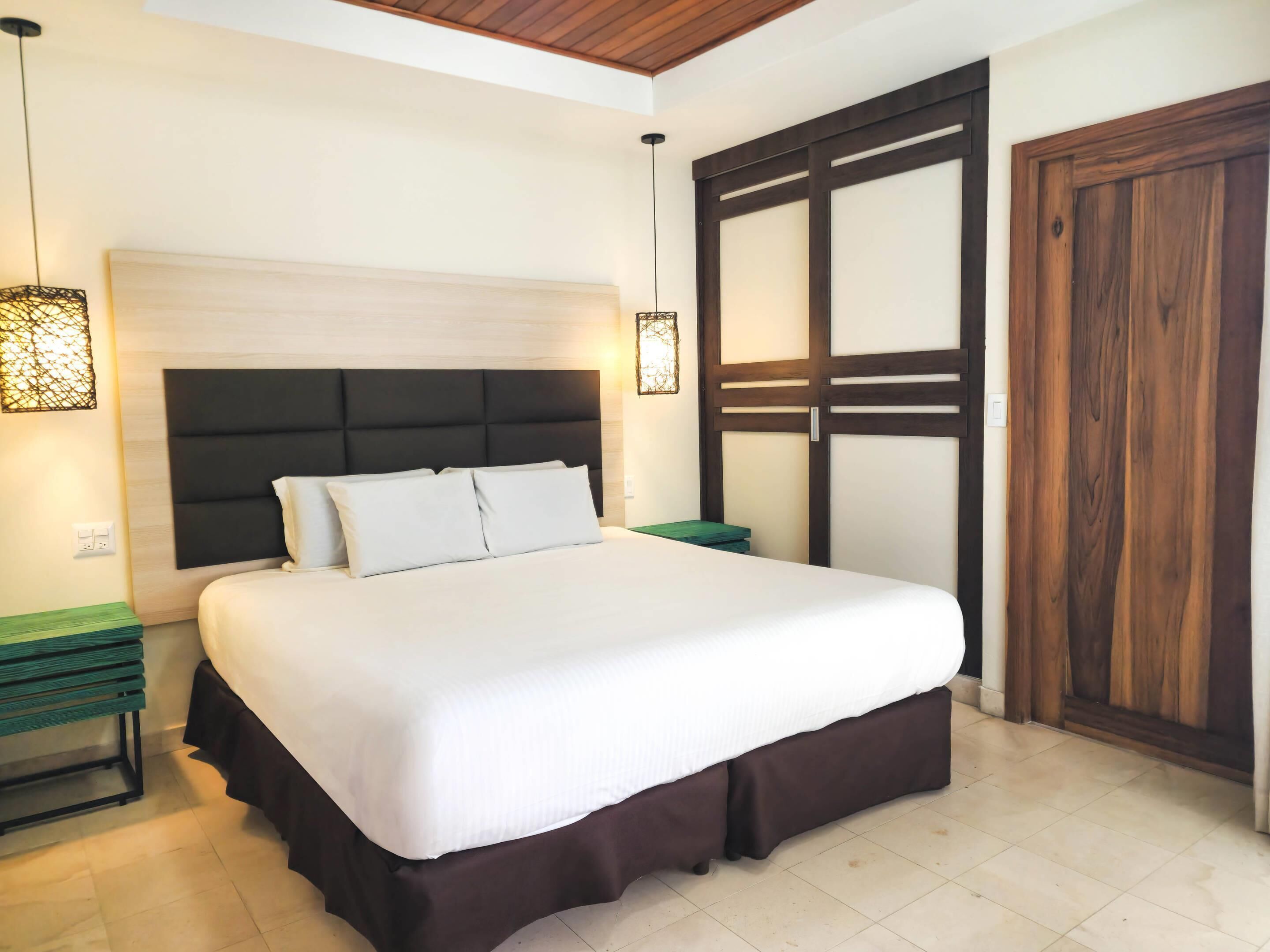 Kamar Standar, 1 Tempat Tidur Queen, Bebas Asap Rokok | Seprai premium, selimut bulu angsa, brankas, dan meja kerja