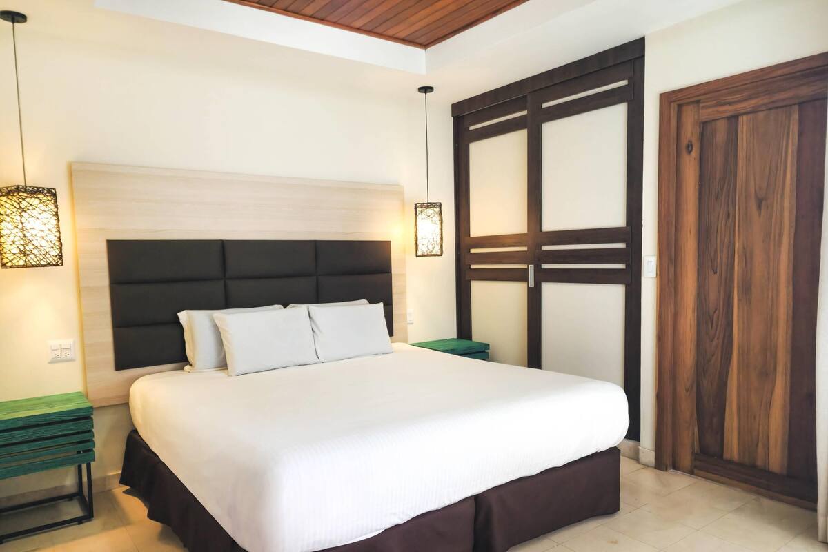 1 Queen Bed | Premium bedding, down comforters, in-room safe, desk