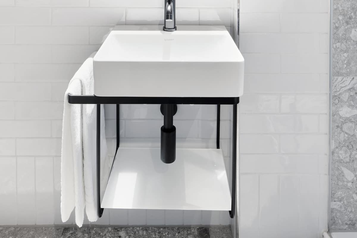 comfort double room | bathroom | shower, free toiletries, hair dryer, towels