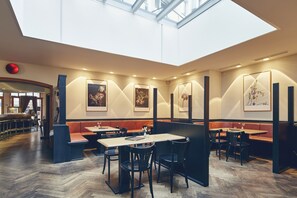 Breakfast, lunch, dinner served; German cuisine, alfresco dining  - Art Hotel Tucholsky (Bochum)