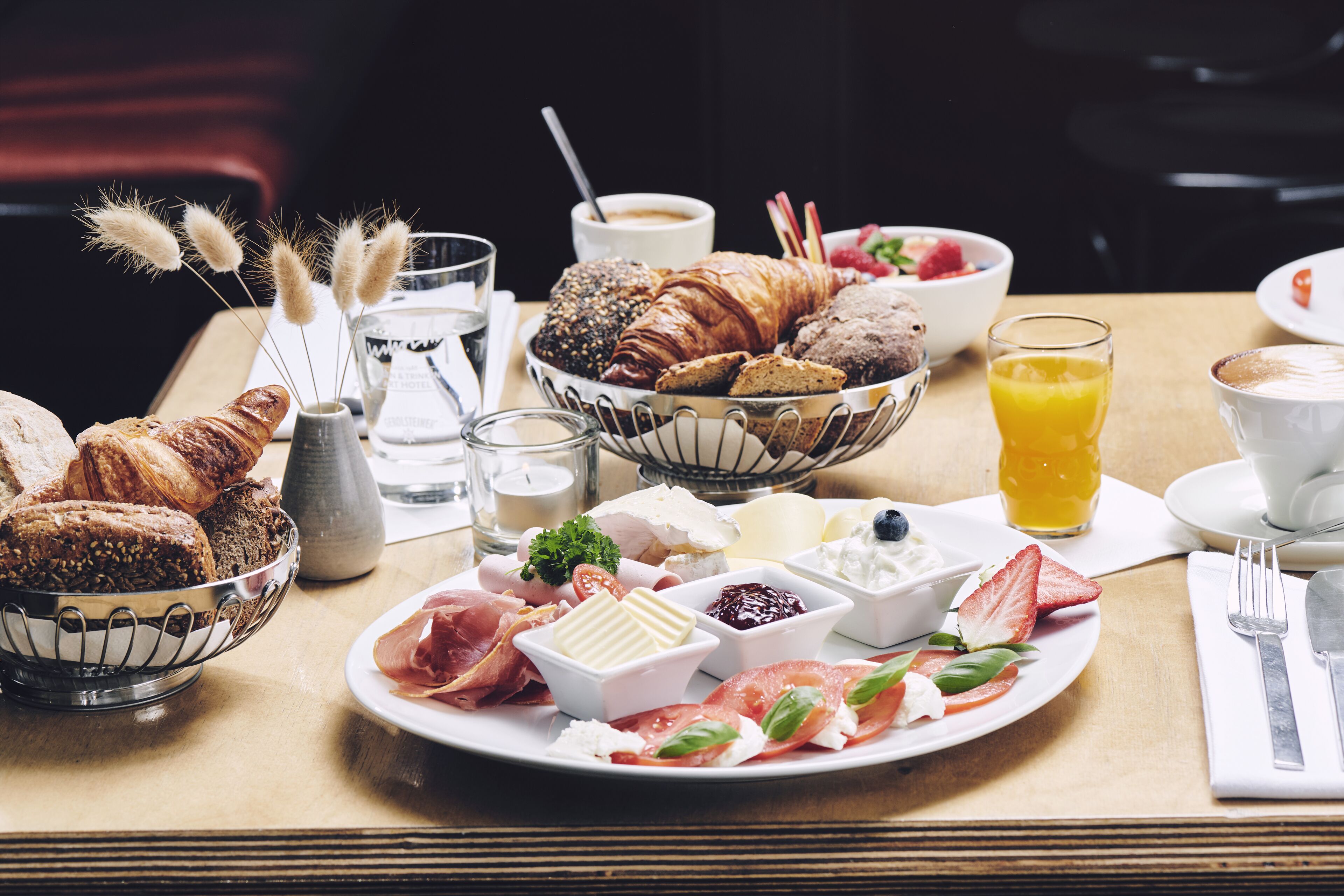 daily cooked-to-order breakfast (eur 19.90 per person)