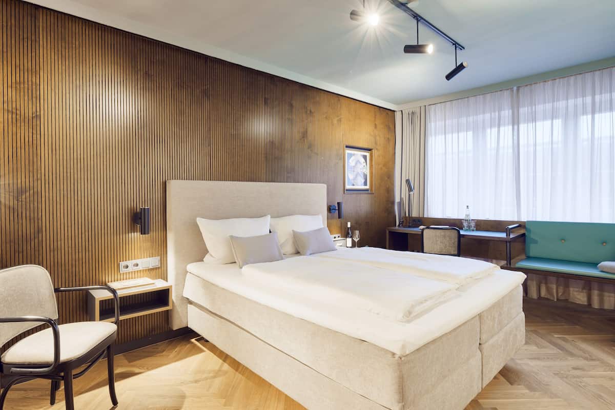 Comfort Double Room | Hypo-allergenic bedding, pillowtop beds, individually furnished, desk