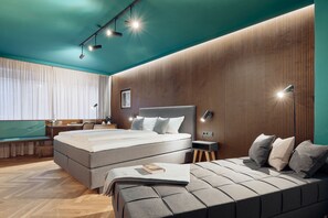 Superior Suite | Hypo-allergenic bedding, pillowtop beds, individually furnished, desk - Art Hotel Tucholsky (Bochum)