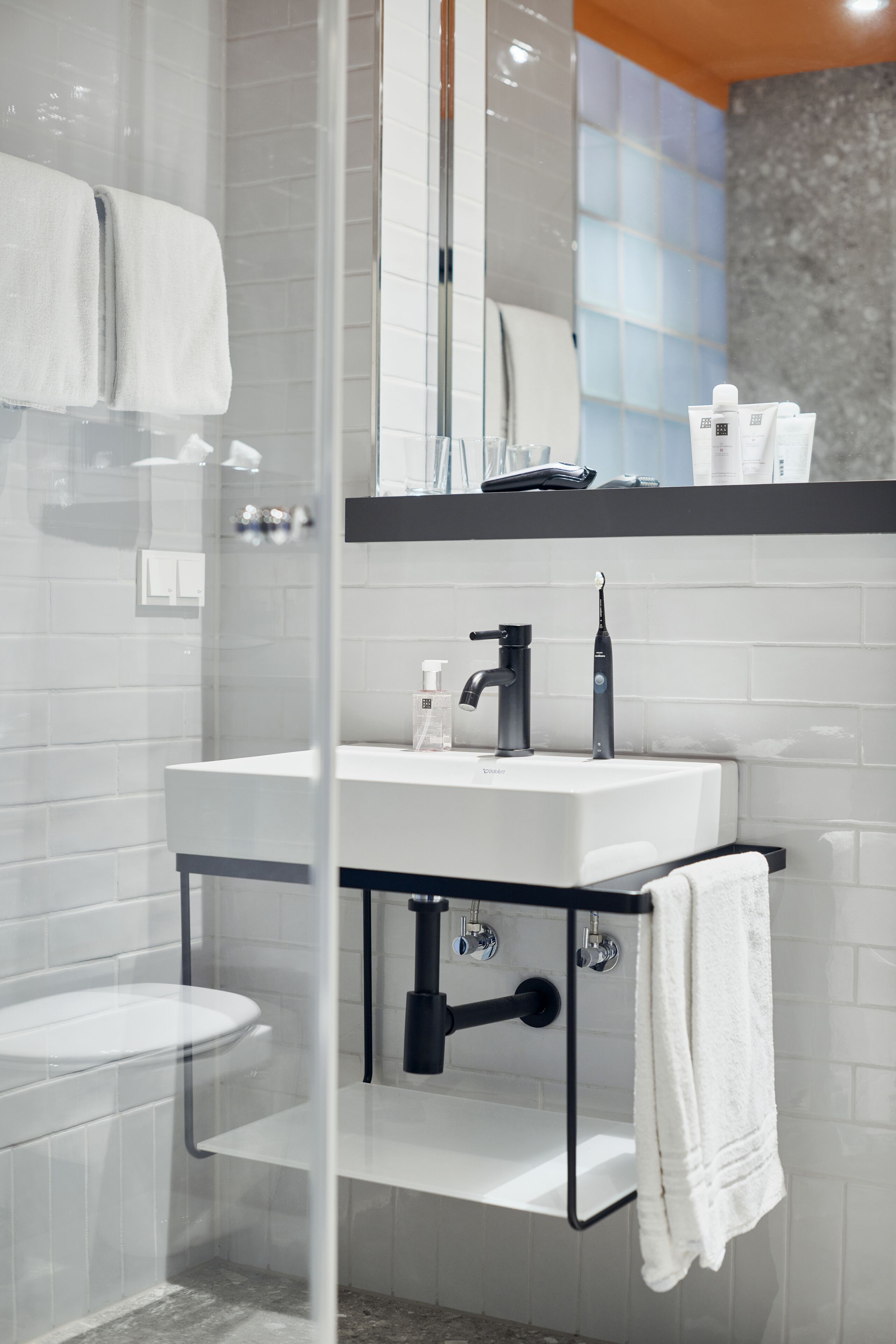 comfort double room | bathroom | shower, free toiletries, hair dryer, towels