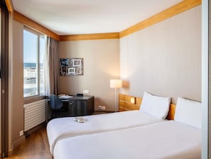 Apartment, 1 Bedroom | In-room safe, desk, iron/ironing board, free cribs/infant beds