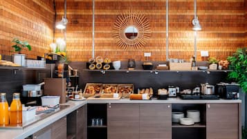 Petit déjeuner buffet (19 EUR par personne)