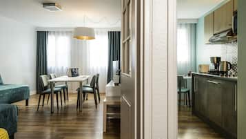 Appartement, 1 chambre | Coffres-forts dans les chambres, bureau, rideaux occultants