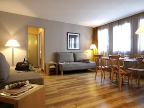 Coffres-forts dans les chambres, bureau, rideaux occultants