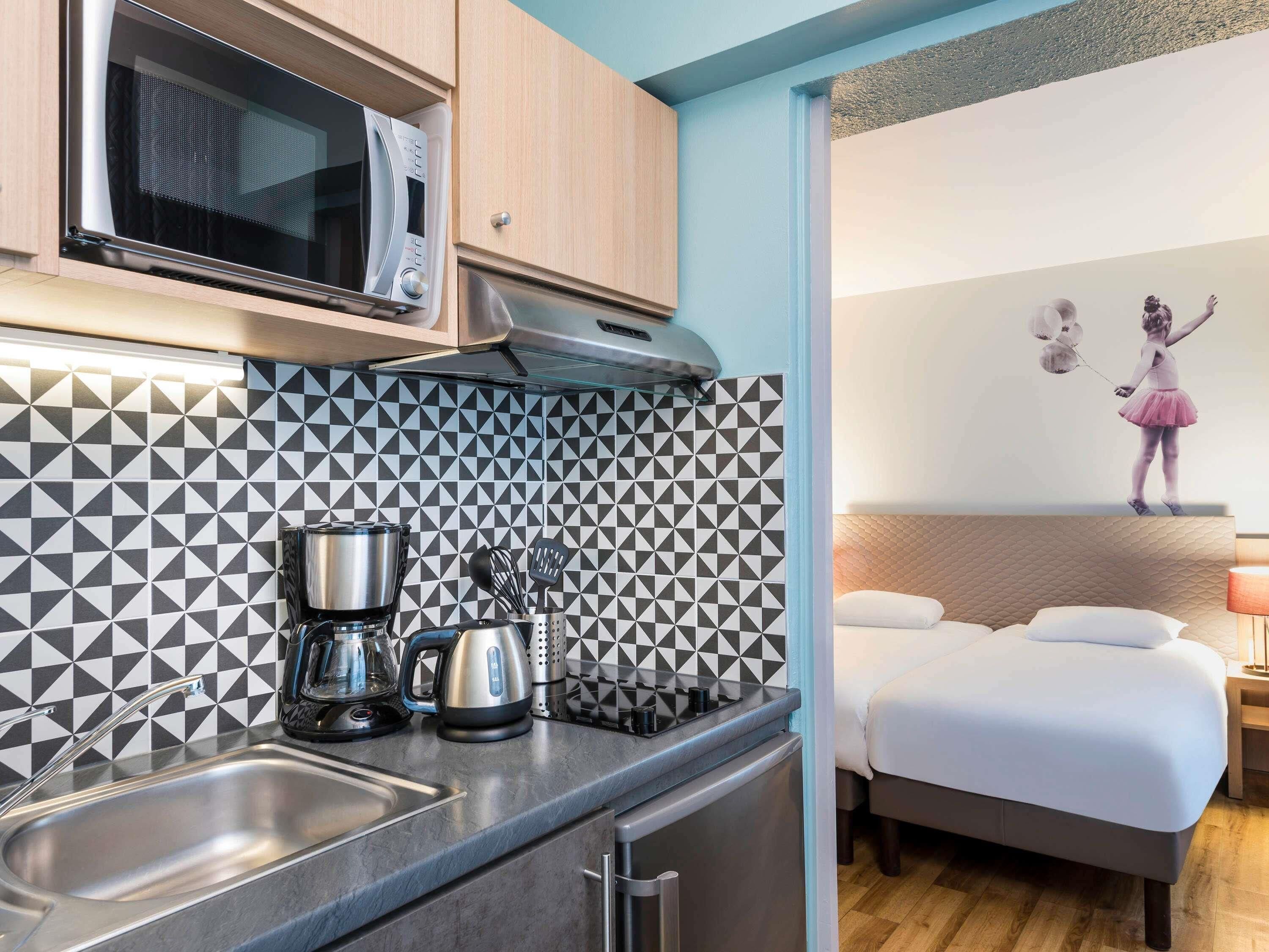 Studio, 1 tweepersoonsbed of 2 eenpersoonsbedden (2 Adults) | Een kluis op de kamer, een bureau, verduisterende gordijnen