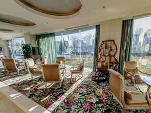 Lobby lounge