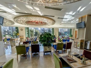 Lunch and dinner served, Chinese cuisine