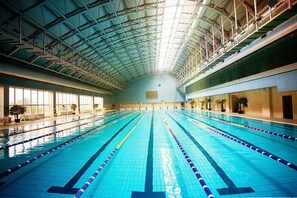Una piscina cubierta
