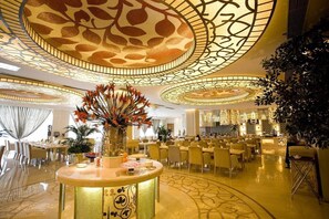 Se sirven almuerzos y cenas, cocina china