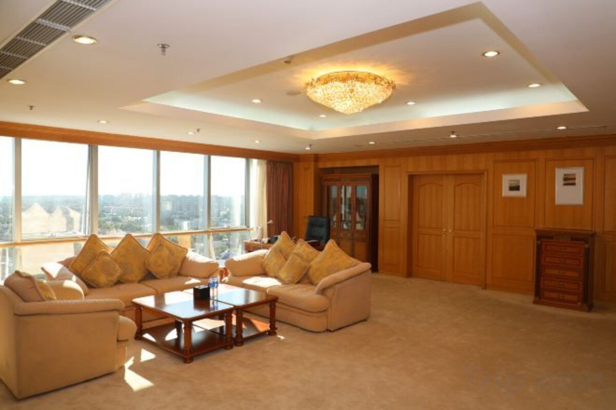 Deluxe 2-bedroom And 1-living Room Suite
