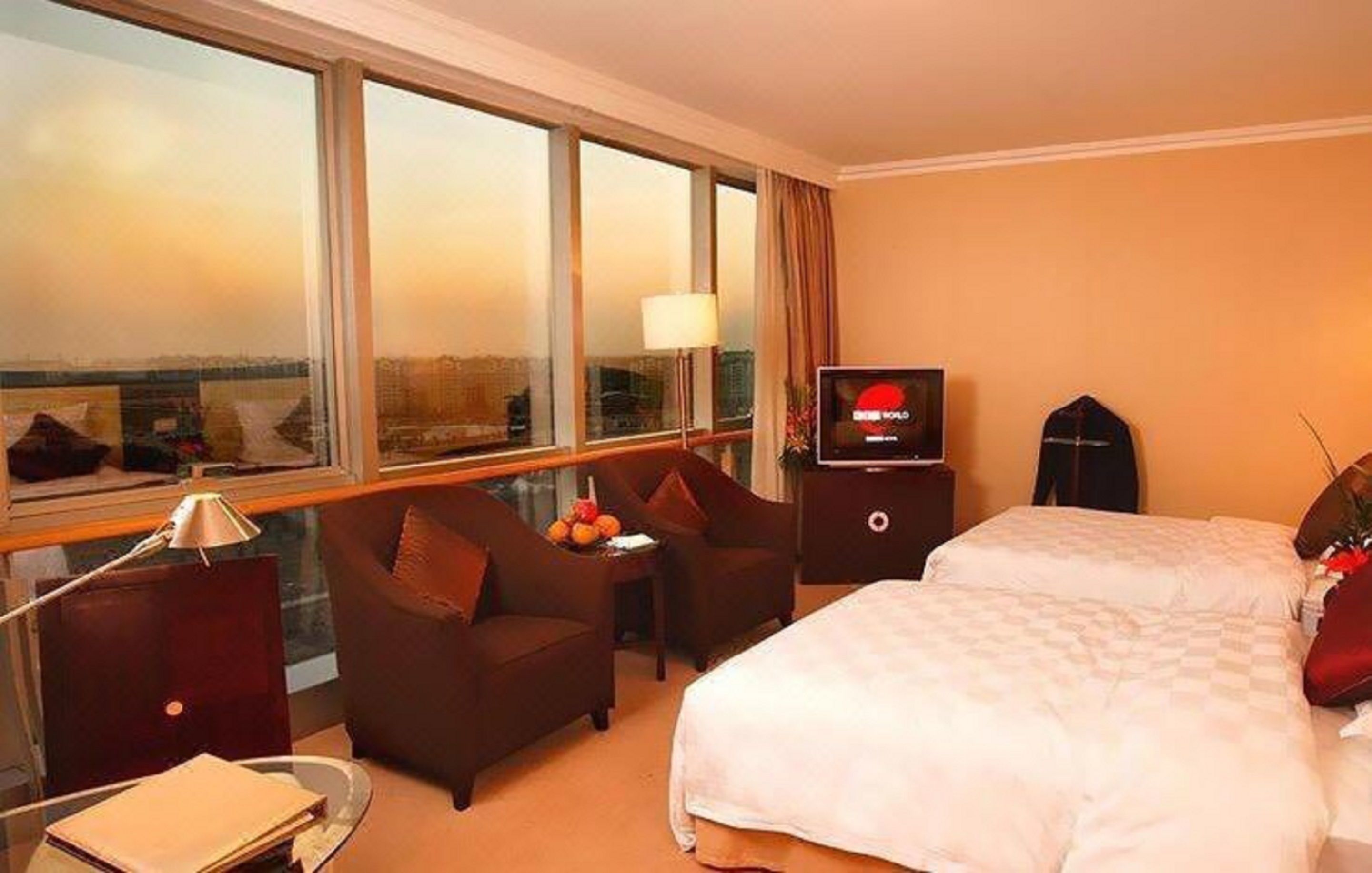 迷你吧、客房内保险箱、熨斗/熨衣板、免费婴儿床