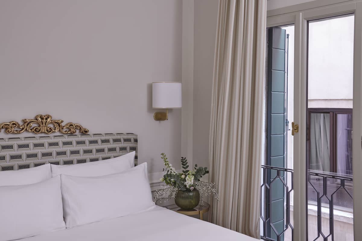 Habitación clásica | Ropa de cama de alta calidad, edredón y camas con efecto memoria