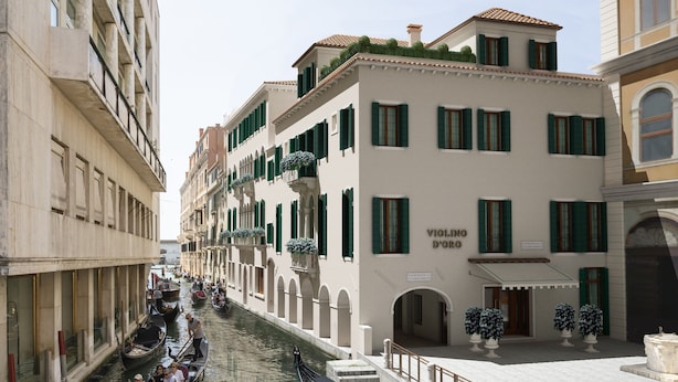 A canal with gondolas, buildings with balconies, and a sign reading "VIOLINO D'ORO". - Violino D’Oro Venezia (Venice)