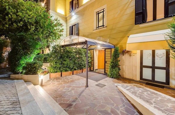 Exterior - Romoli Hotel (Rome)