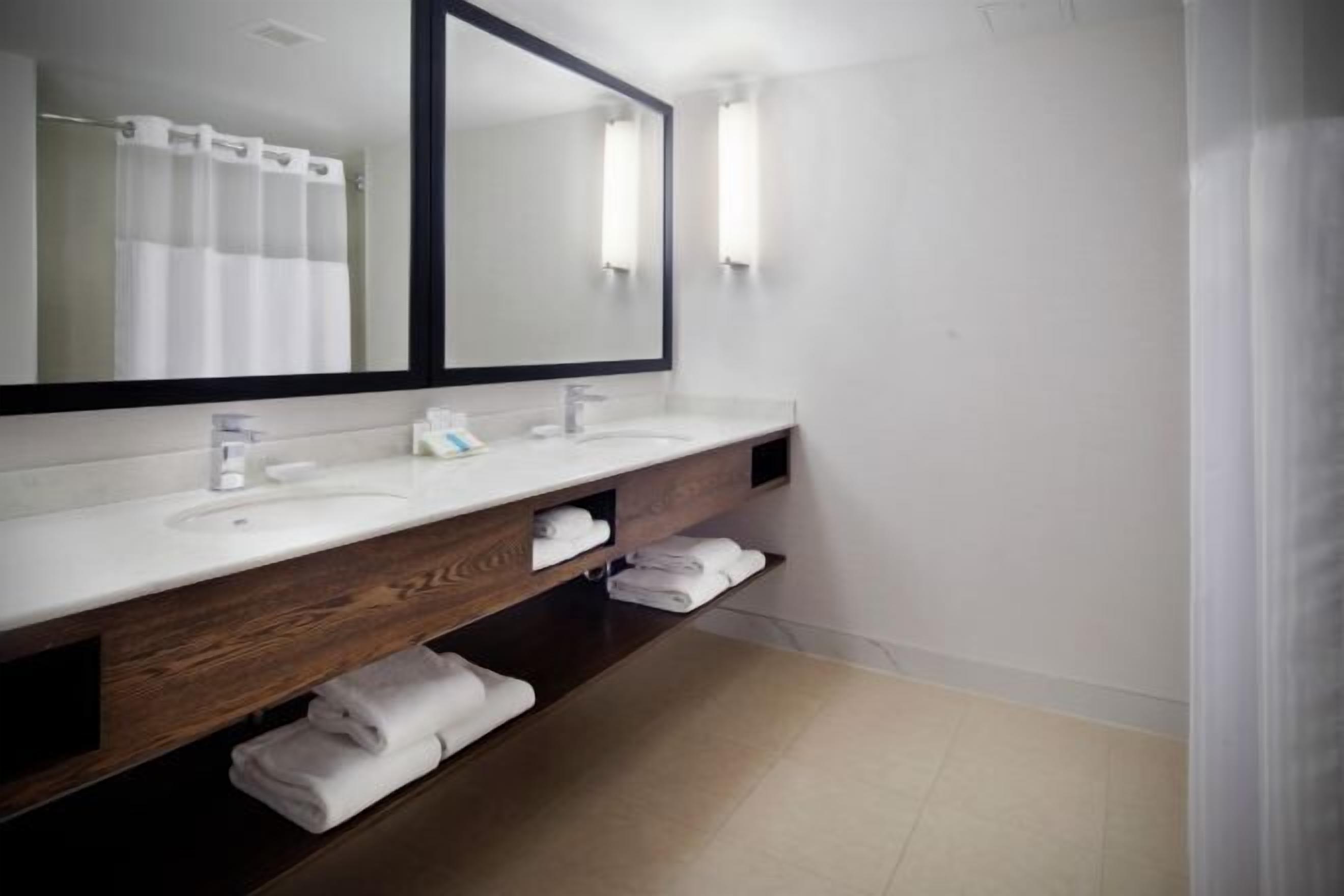 Baño | Amenidades de baño gratuitas, secadora de cabello, toallas 