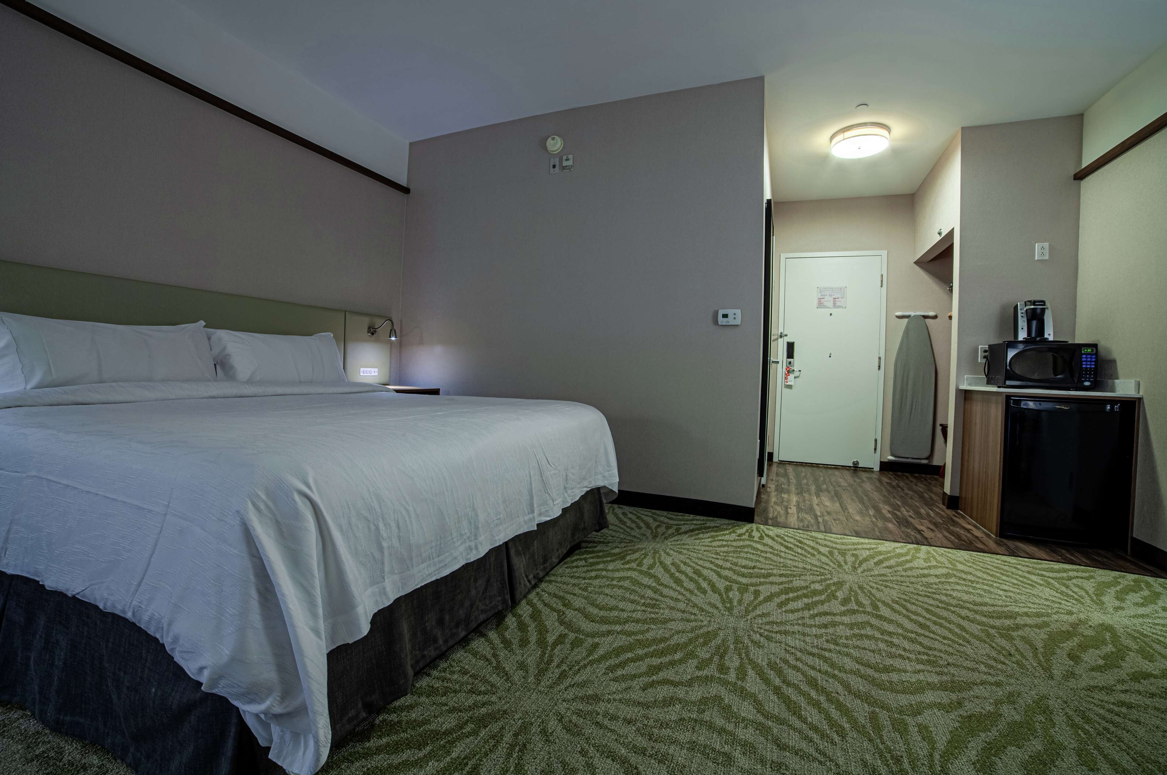 Photo - Hilton Garden Inn Montreal Airport