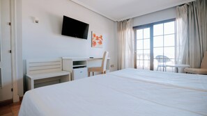 Double Room Single Use | Premium bedding, minibar, in-room safe, desk