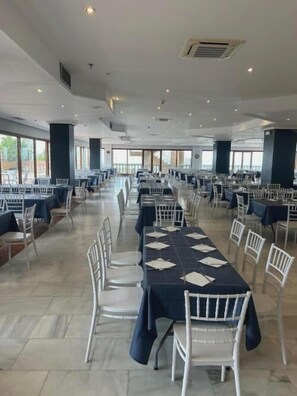 Dagelijks ontbijtbuffet (EUR 9 per persoon)