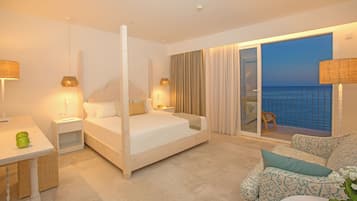 Junior Studio Suite, Balcony | 1 bedroom, in-room safe, blackout drapes, soundproofing