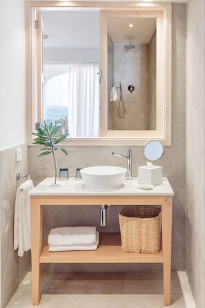 Superior-Doppelzimmer, Balkon, Meerblick | Zimmersafe, Verdunkelungsvorhänge, schallisolierte Zimmer