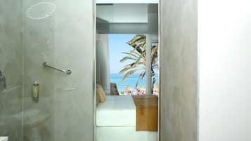 Kamar Double Superior, balkon, pemandangan laut | Shower kamar mandi
