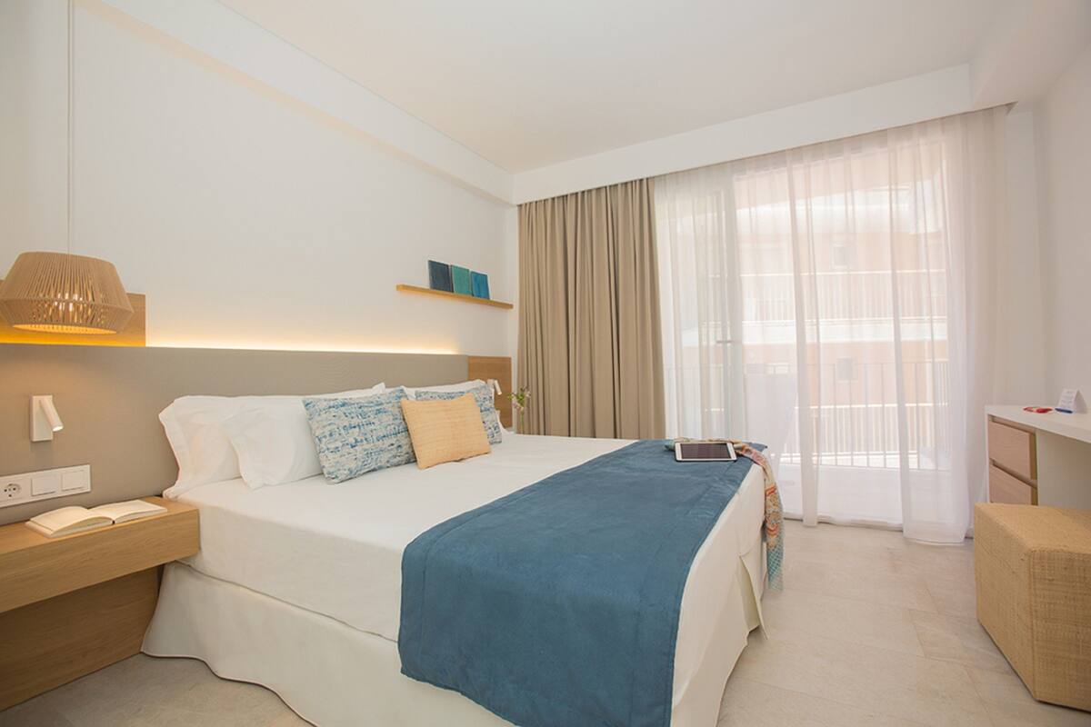 In-room safe, blackout curtains, soundproofing, free WiFi