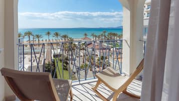 Kamar Double Superior, balkon, pemandangan laut | Brankas, tirai kedap cahaya, kedap suara, dan Wi-Fi gratis