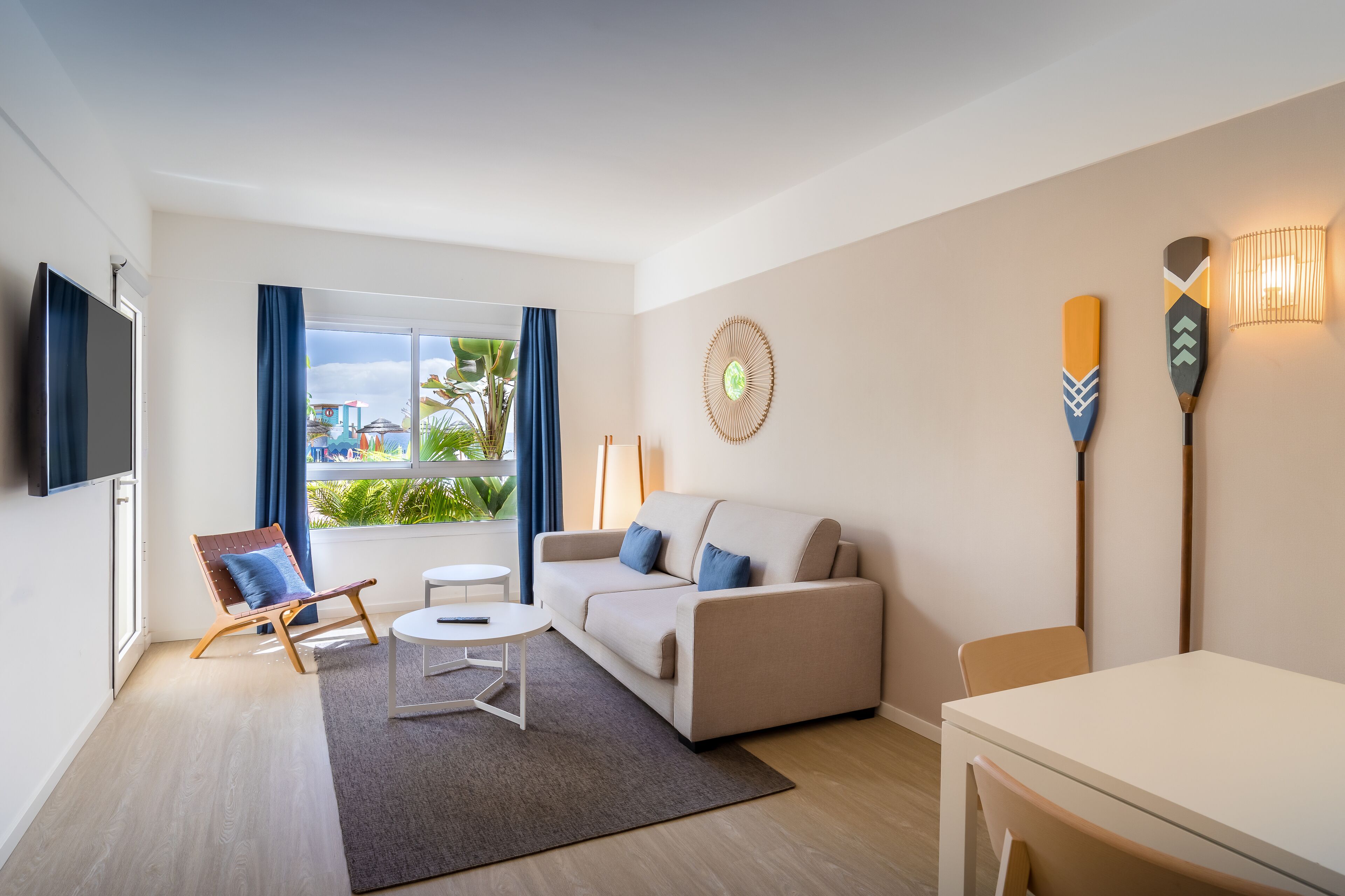 En 32-tommers plasma-TV med Parabol-TV samt TV