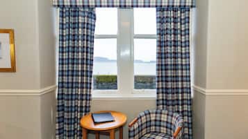 Caja fuerte, escritorio, tabla de planchar con plancha y wifi gratis