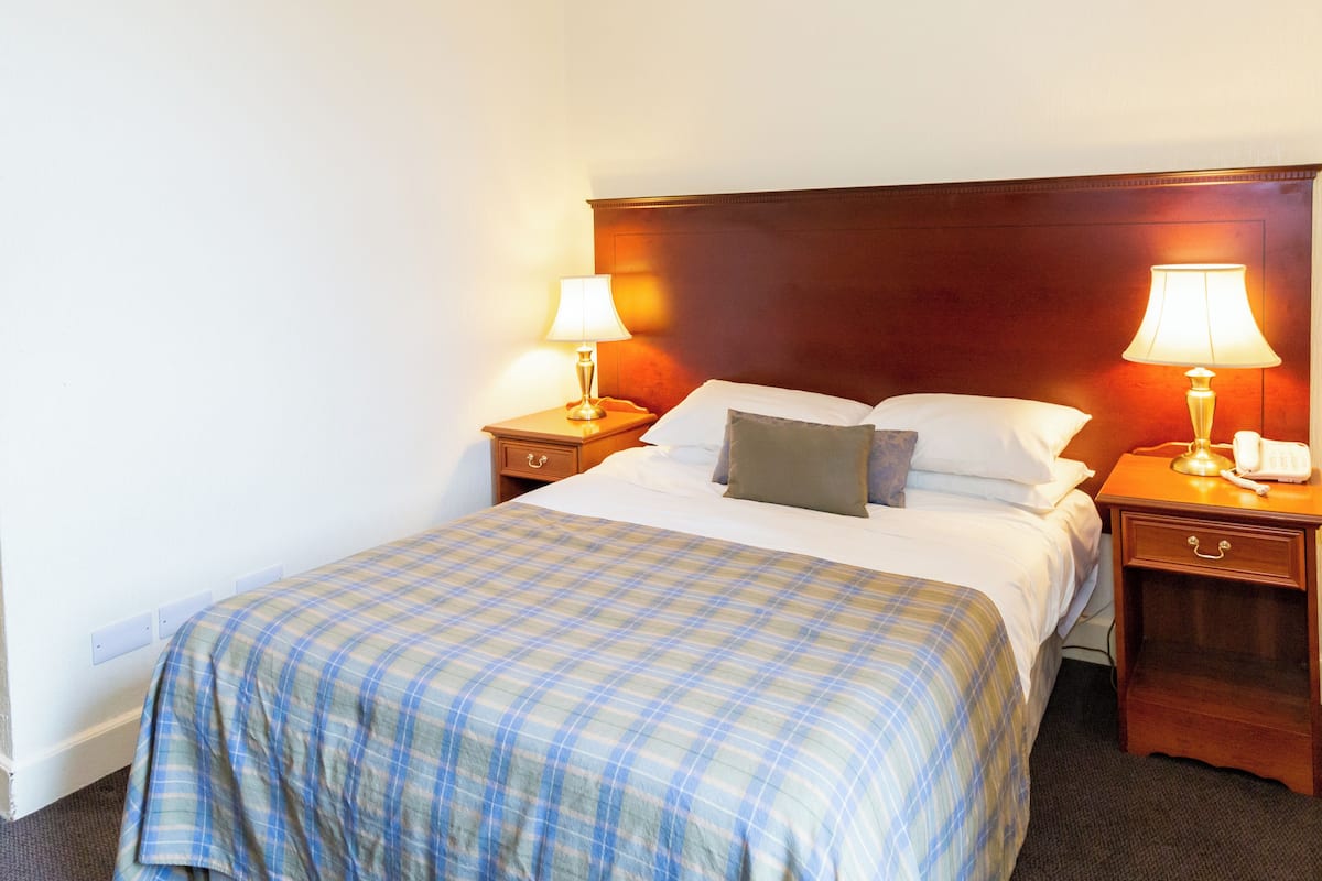 Chambre Junior double | Coffre-fort, bureau, fer et planche à repasser, accès au Wi-Fi (inclus)