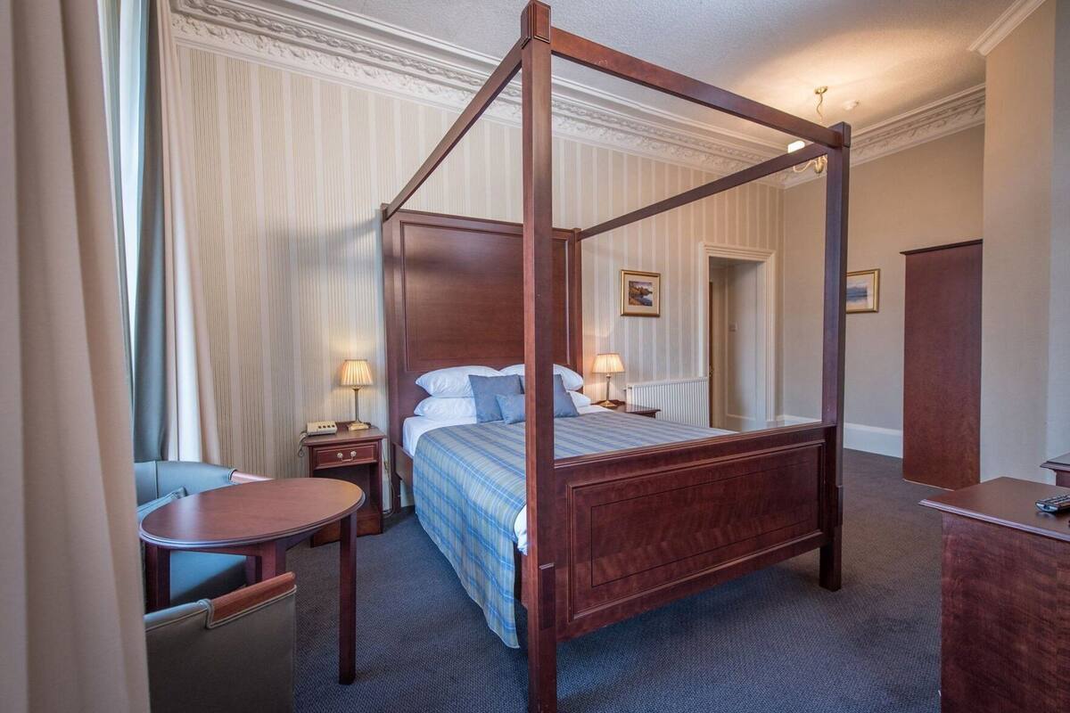 In-room safe, desk, iron/ironing board (on request), WiFi (free)