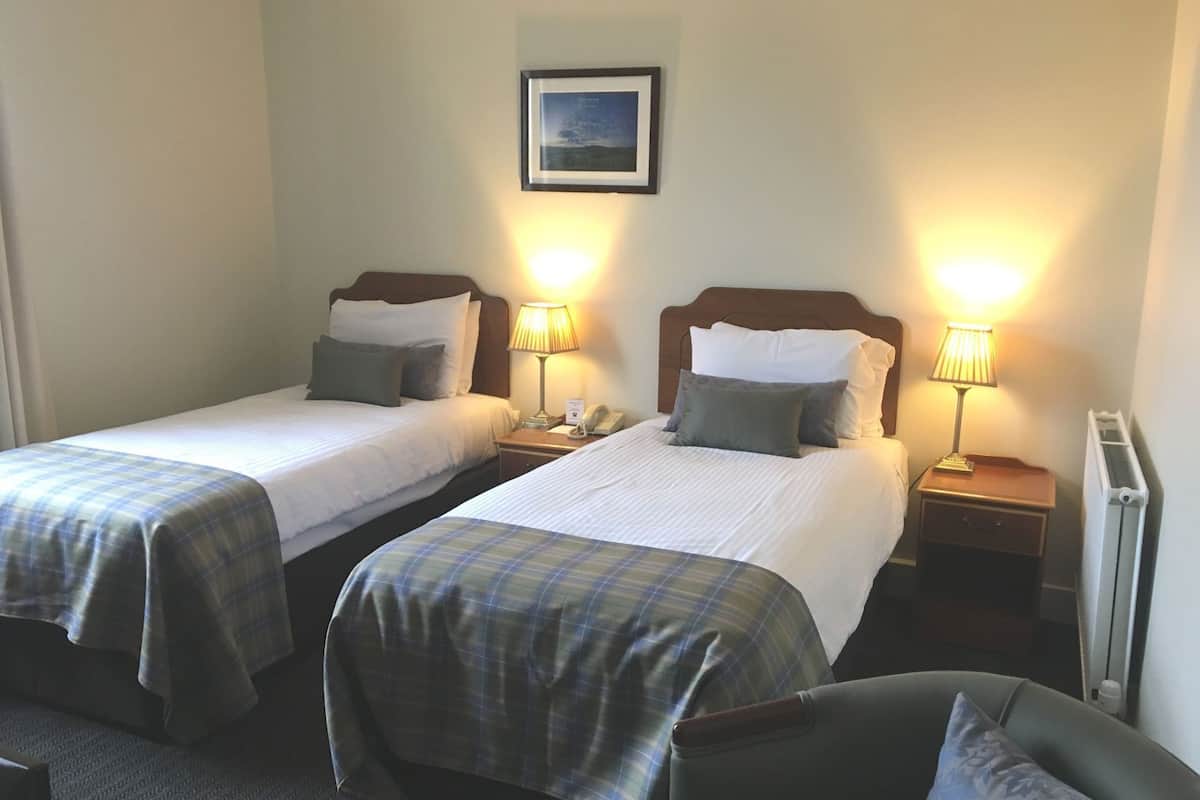 Coffre-fort, bureau, fer et planche à repasser, accès au Wi-Fi (inclus)