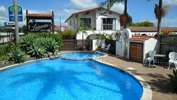 Piscina externa sazonal