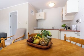 Standard Suite, 1 Bedroom, Non Smoking, Kitchen (Unit) | Premium bedding, iron/ironing board, free WiFi, bed sheets