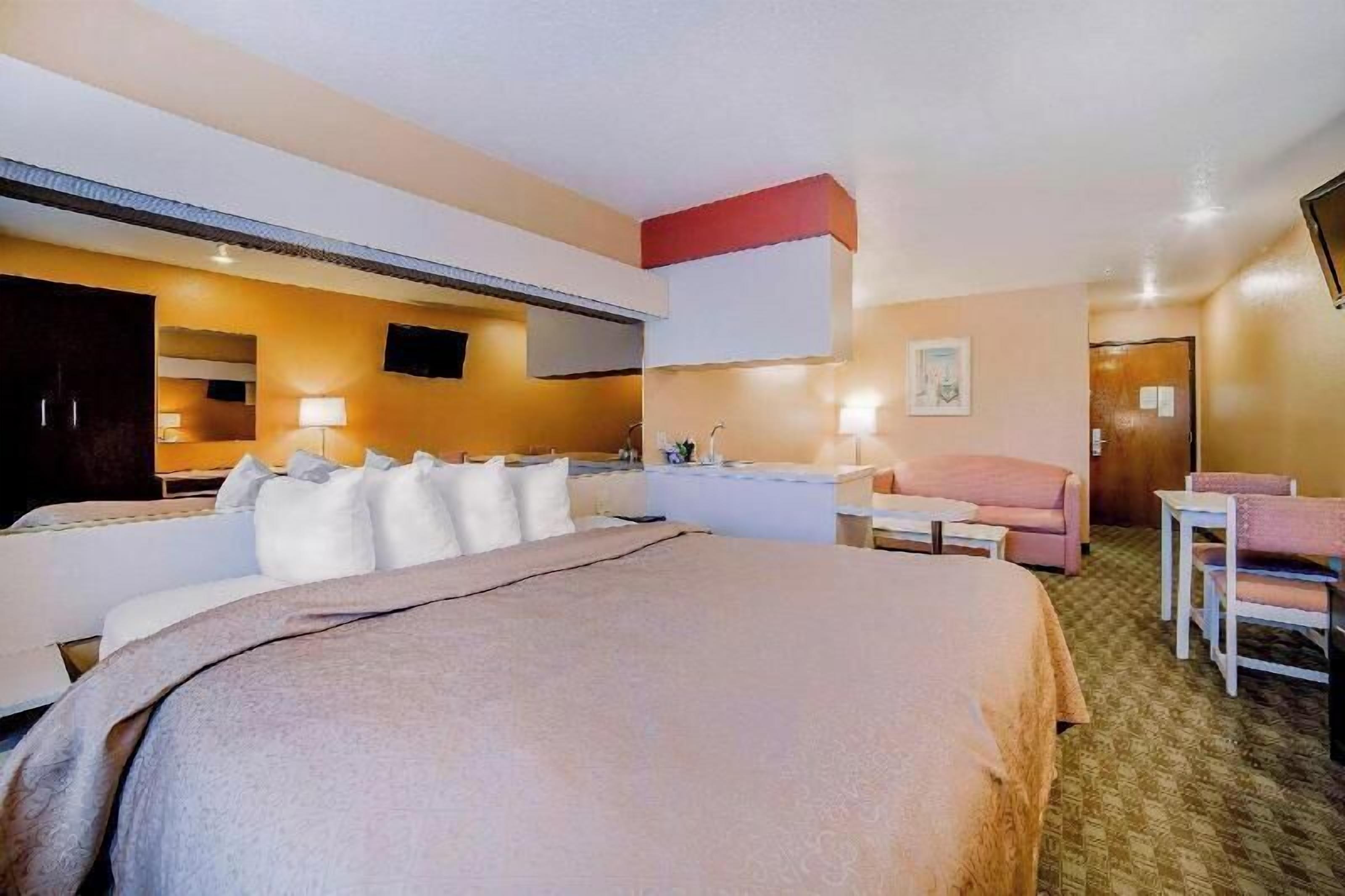 Desk, iron/ironing board, free WiFi, bed sheets